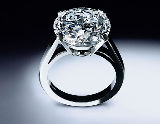 The rock atop this De Beers platinum engagement ring gets a D as in 