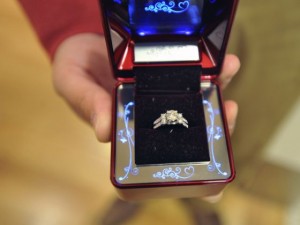 santa-marriage-proposal-ring