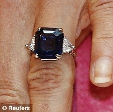 elizabeth-hurley-engagement-ring