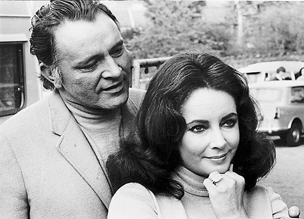 Richard-Burton-and-elizabeth-taylor-wearing-Krupp-diamond-ring--©alamy