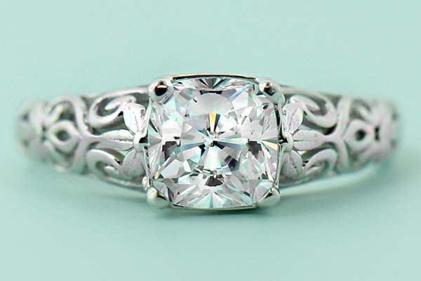 MiaDonna Sponsored-Post-Tory-Engagement-Ring