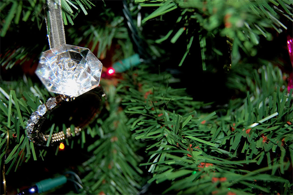 engagement-ring-ornament-christmas-tree