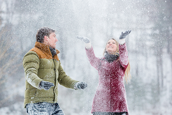 Magical Heavy Snow Engagement Session with Horse Carriage!
