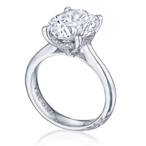 A timeless platinum solitaire